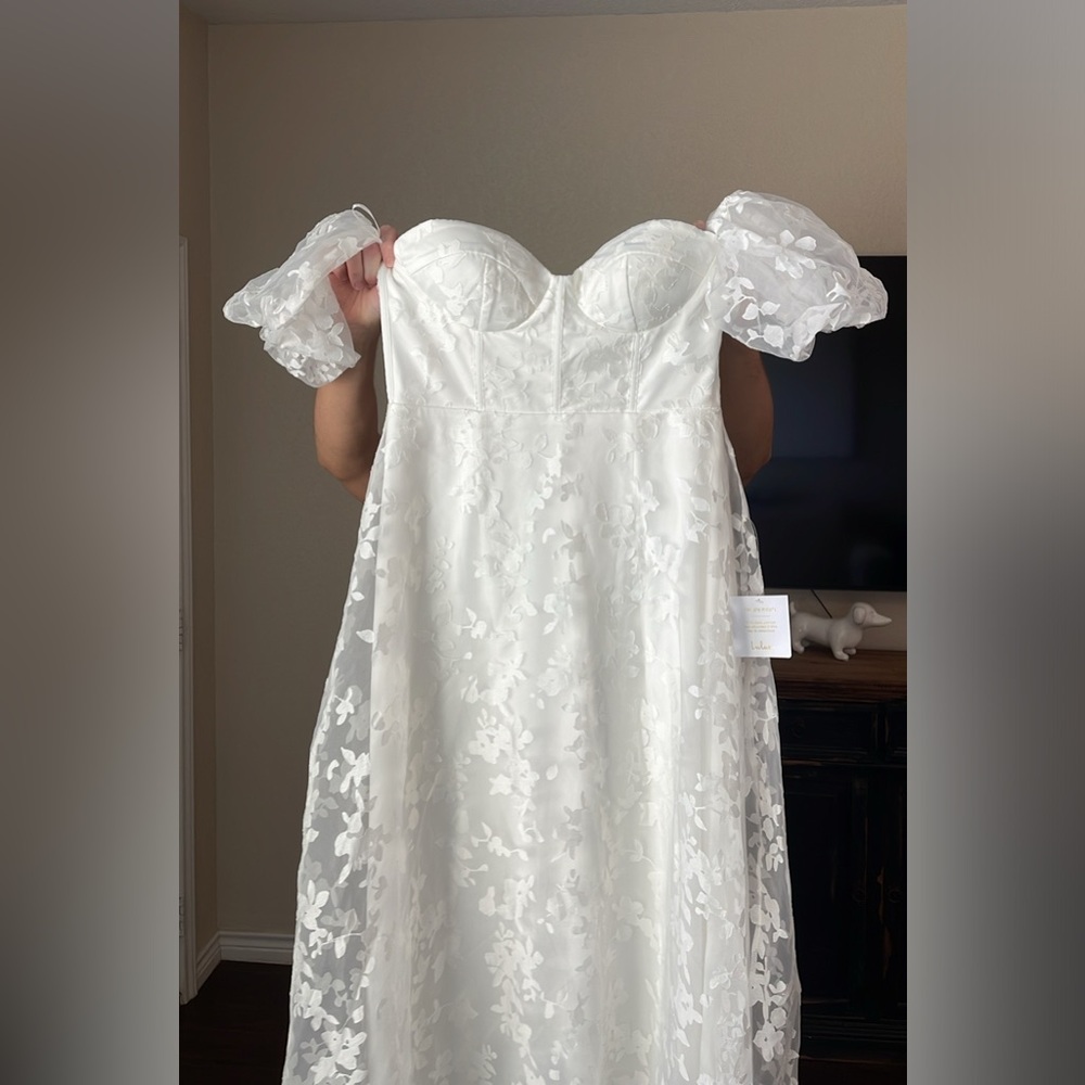 Lulu’s Gown with off the shoulder sleeves. Size large